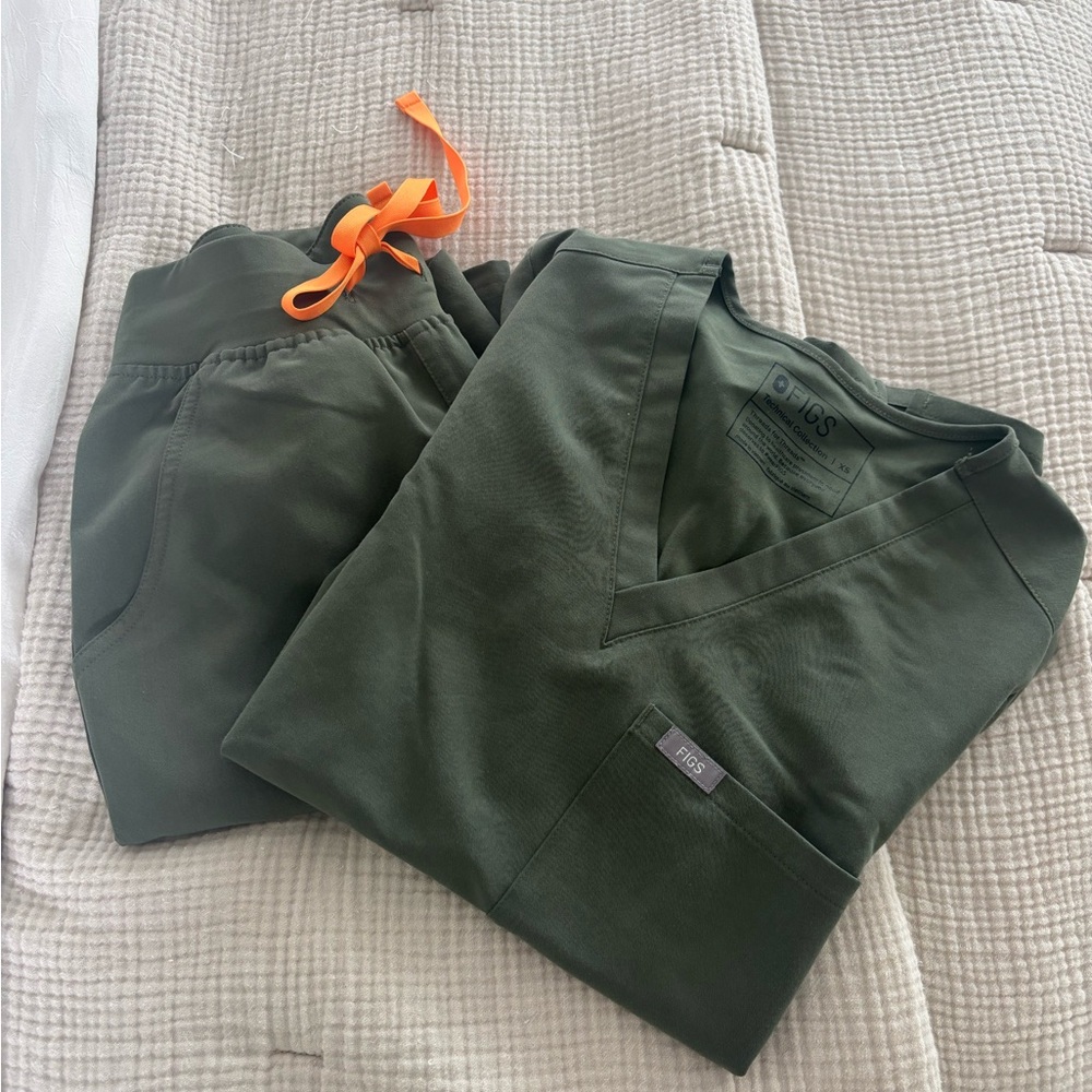 Figs Moss Scrub Set